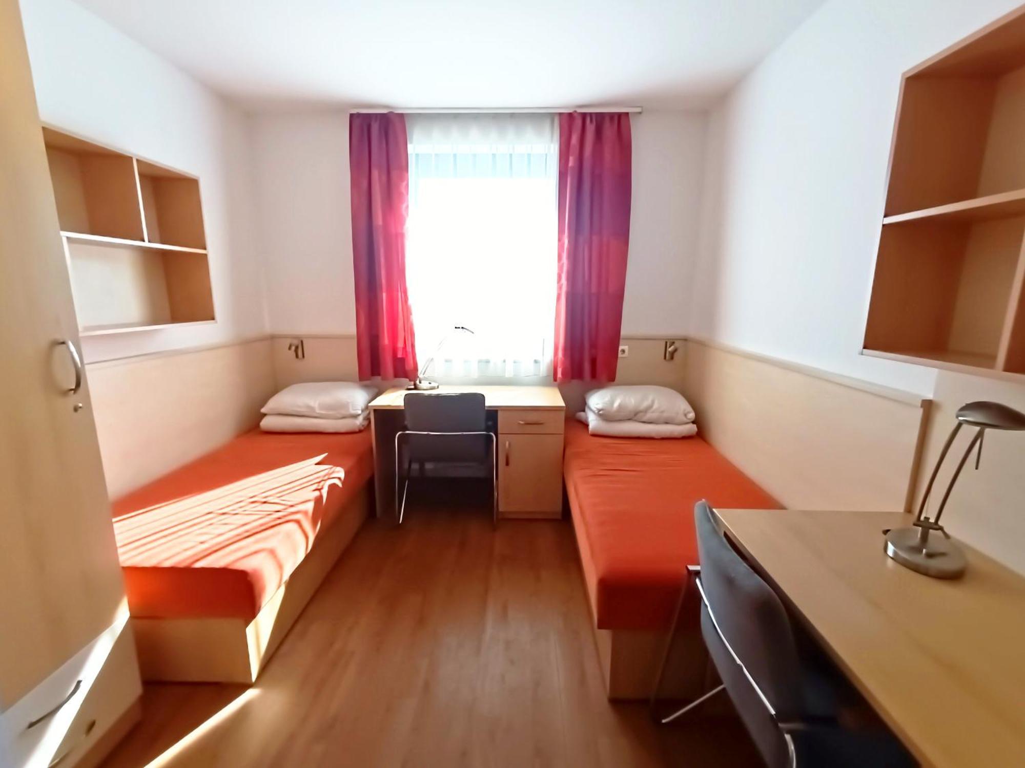 Famulus Kollegium Hostel Дьор Екстериор снимка