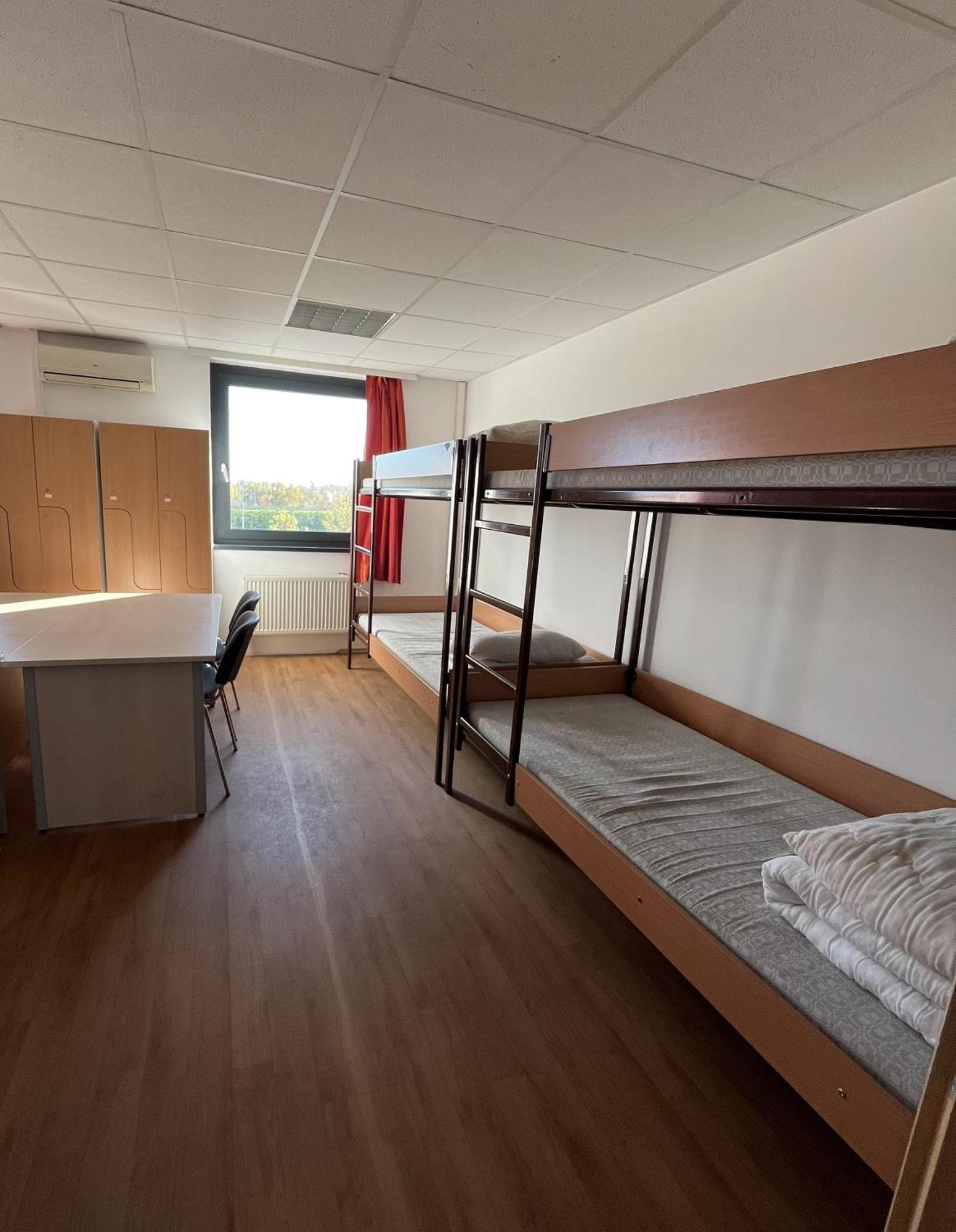 Famulus Kollegium Hostel Дьор Екстериор снимка