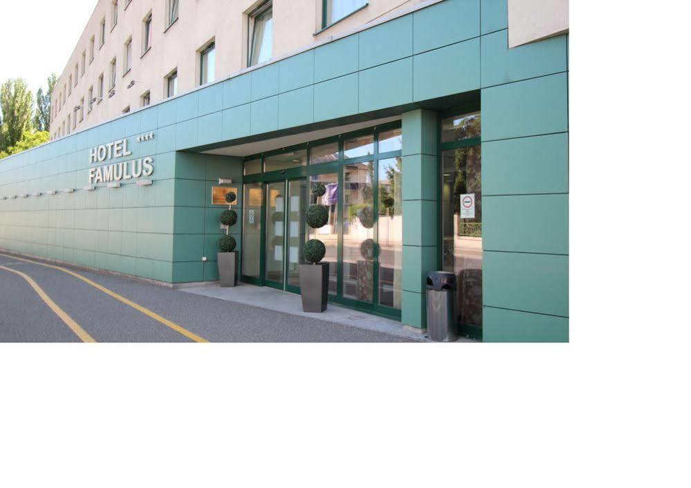 Famulus Kollegium Hostel Дьор Екстериор снимка