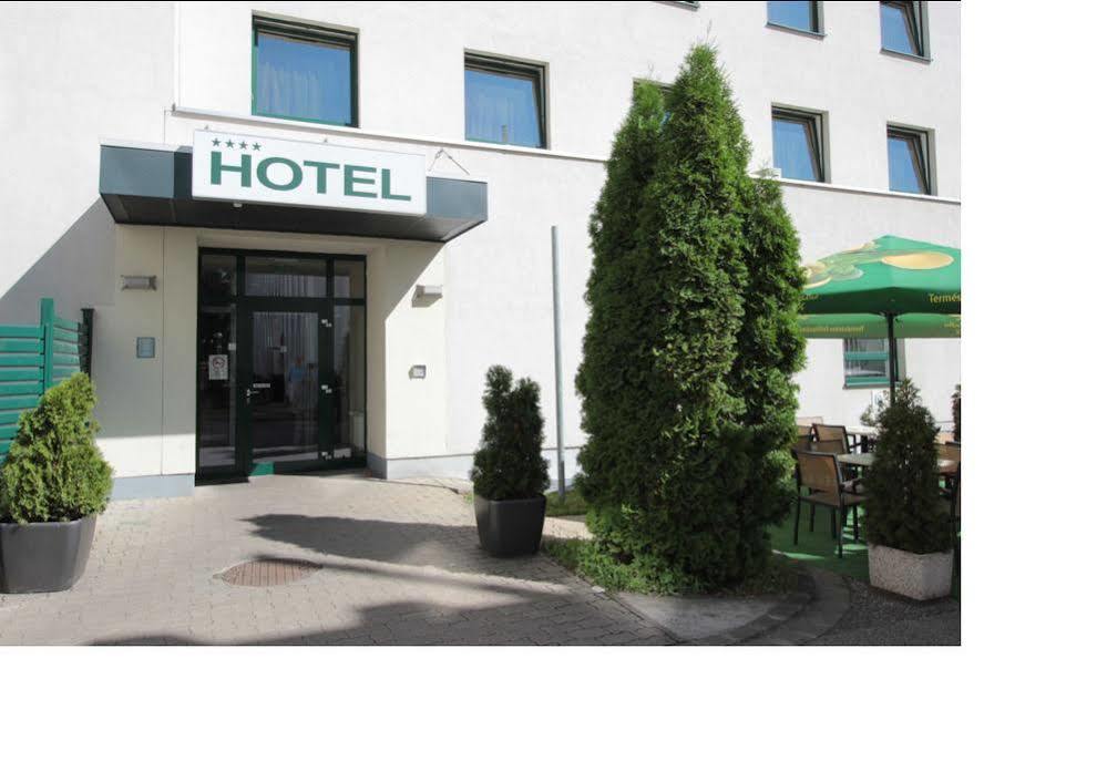 Famulus Kollegium Hostel Дьор Екстериор снимка